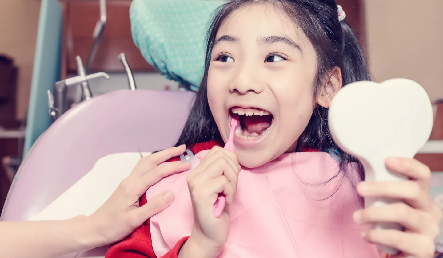 お子様の歯と口の健康を管理し虫歯や歯肉炎の予防と治療します